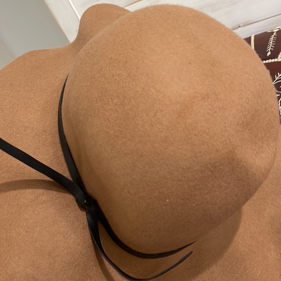 Old Navy®️ Wool Hat in Camel Color with Faux Black Leather Trim Detail - Picture 8 of 8